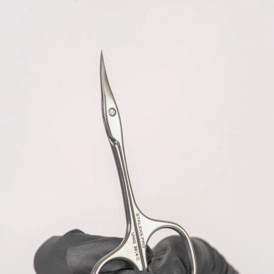 TIJERAS PROFESIONALES DE CUTÍCULA UNIQ ASYMÉTRICA