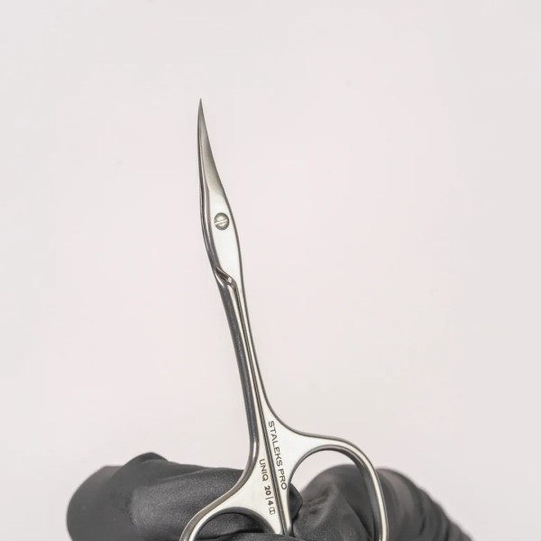 TIJERAS PROFESIONALES DE CUTÍCULA UNIQ ASYMÉTRICA